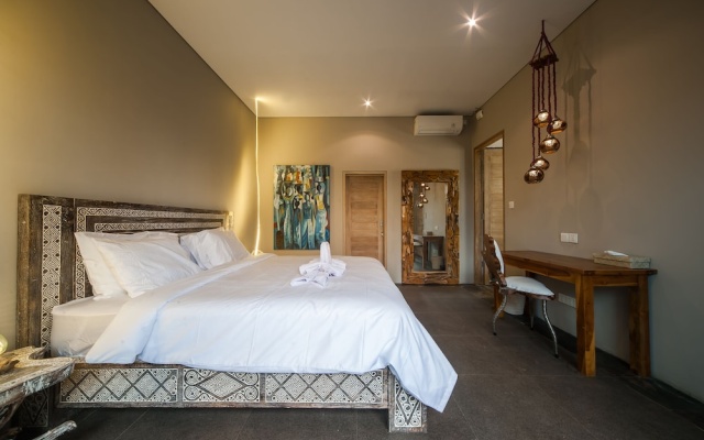 Luxury Villas Merci Resort 3 Bedrooms Seminyak 1 – Guest Rooms – Kuta