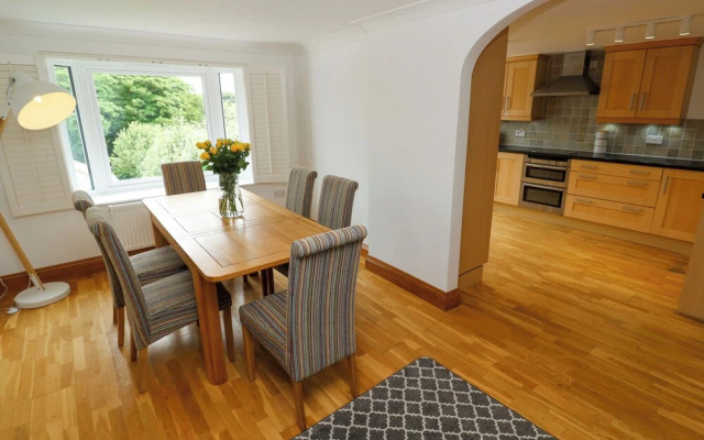 8 Manor Close