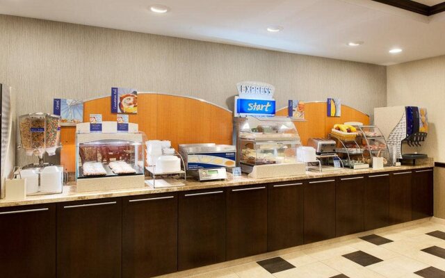 Holiday Inn Express Philadelphia Airport by IHG