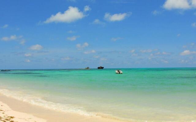 Cocoplum Beach Hotel