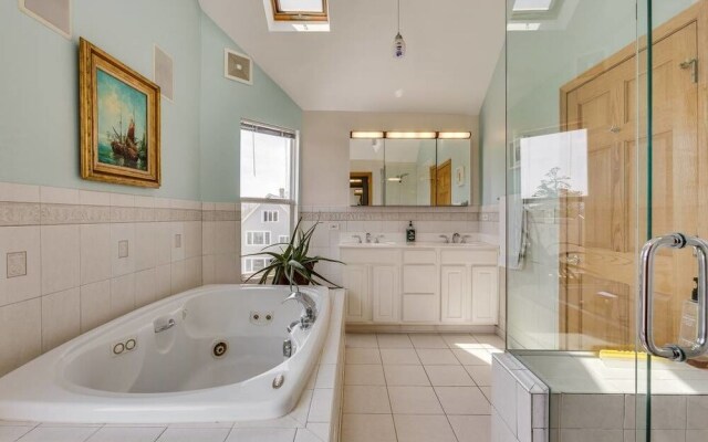 The Irving Masterpiece near Wrigley Field