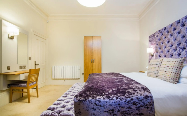 White Hart Hotel & Apartments