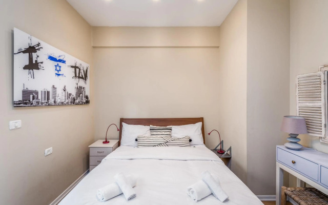 Ben-Gurion BLVD 2BDR close to the beach