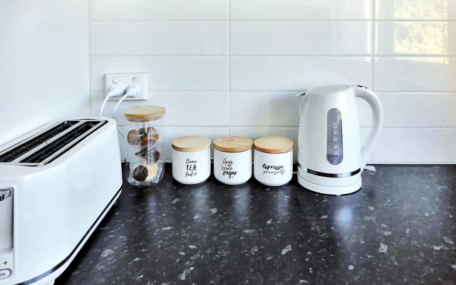Glen Iris, Quiet Boutique 2 bedroom Netflix, WIFI, Parking, Free Wine – Guest Rooms – Melbourne