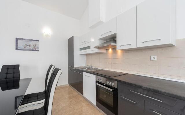 Beautiful penthouse for 8 close to city center