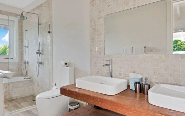 Oceanfront Golf Course Estate w Pool Guest House