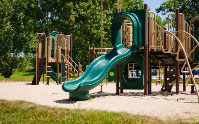 Great Blue Resorts - Cherry Beach Resort