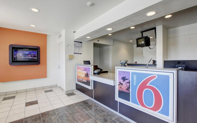 Motel 6 Corona, CA