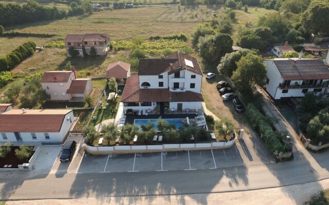 Homely Apartment in Poreč With Swimming Pool