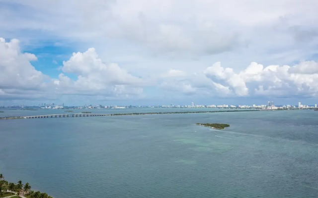3 Bedroom Condo With Stunning Balcony View