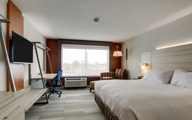 Holiday Inn Express & Suites Galesburg by IHG