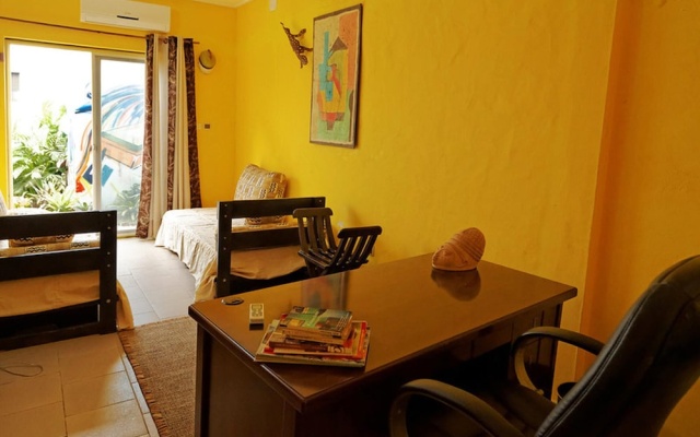 House With 2 Bedrooms in Cotonou, With Enclosed Garden and Wifi — фото 3