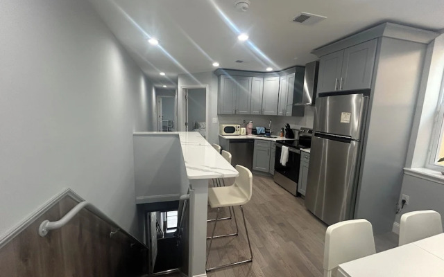 Cozy 2-3 Bedroom Apt in Center City