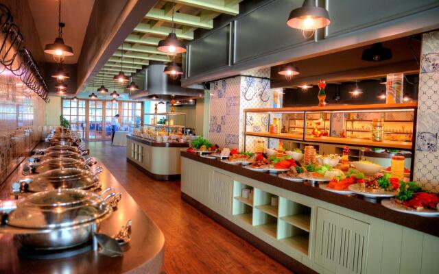 Le Bleu Hotel & Resort