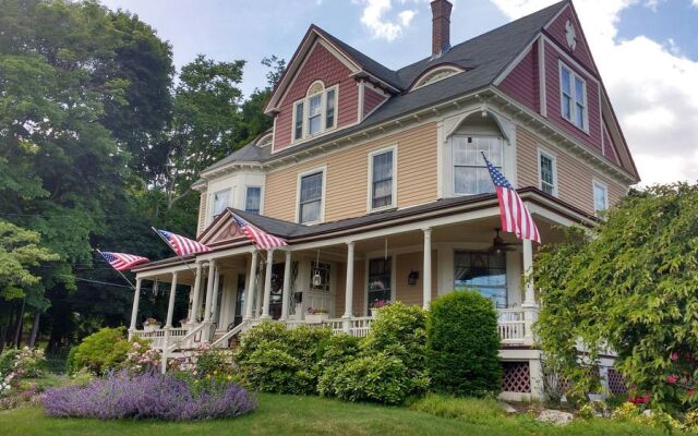 The Sleigh Maker Inn Bed and Breakfast