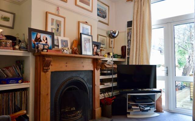 2 Bedroom House in Popular Bristol Neighbourhood