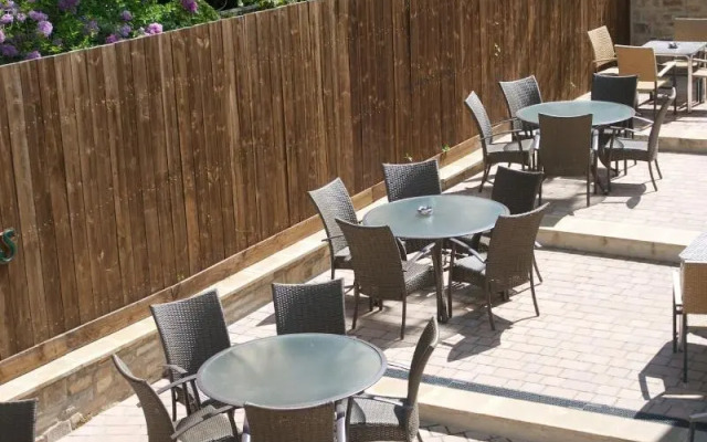 The Three Horseshoes Hotel