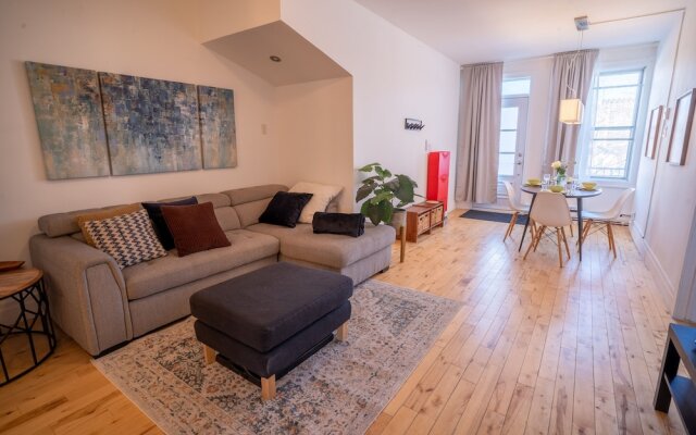 SUPERB 1 Bed Apt. Steps Away From Metro