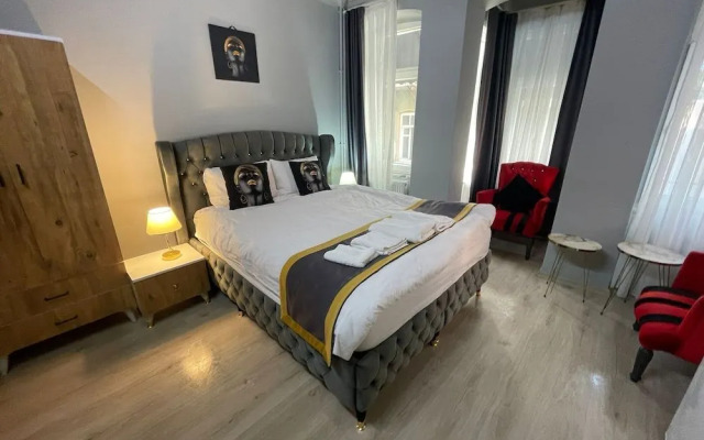 Taksim Red Suite