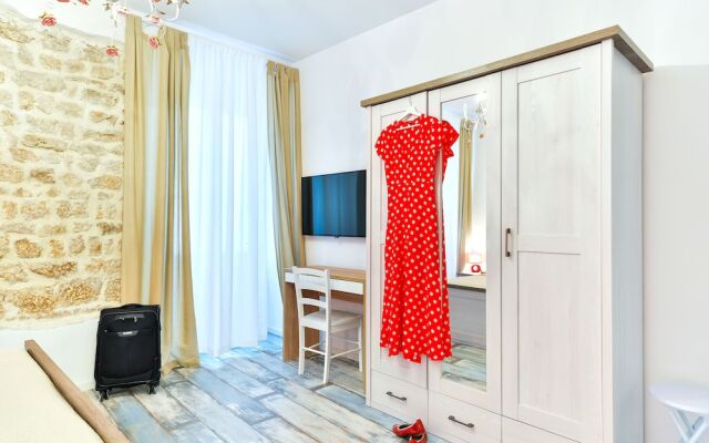 Lanterna Rooms