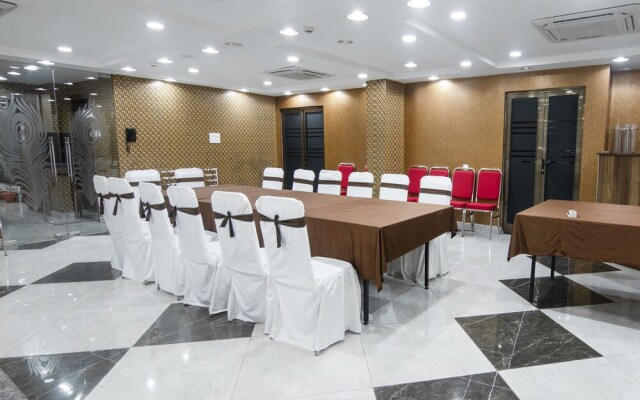 OYO 15582 Hotel Vrinda Regency