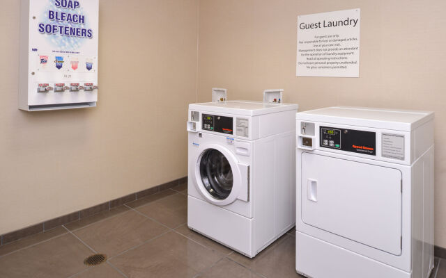 Holiday Inn Express & Suites Bridgeport by IHG