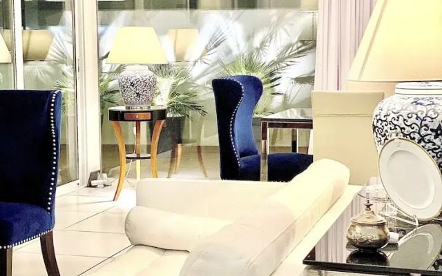 MONDRIAN Luxury Suites & Villas