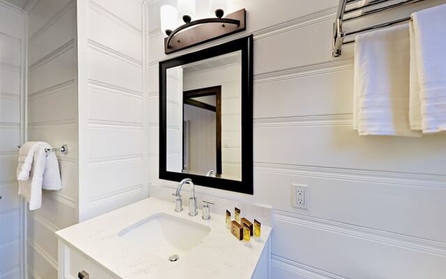 4093 Manzanita Ave Cabin Unit 4