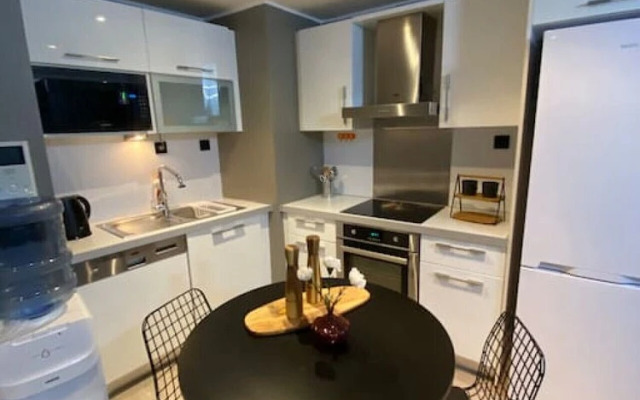 1 1 Balcony Deluxe Apart - Near Mall of Istanbul