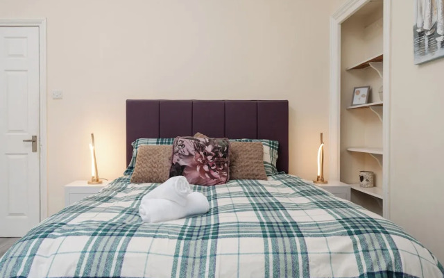 Spacious 4-bedroom Manchester Retreat With Garden