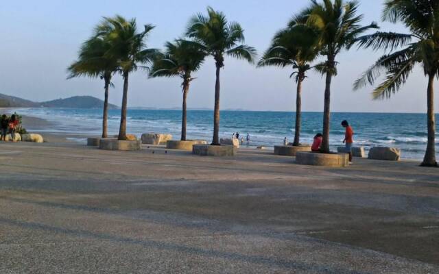 Rayong by Milanee