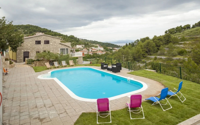 Star - With Swimming Pool - A3 Ruzmarin