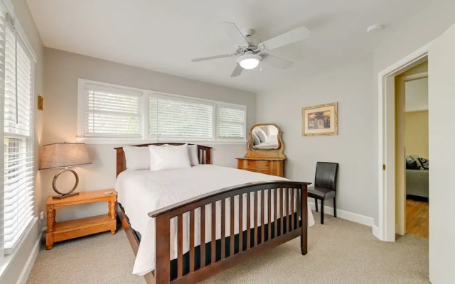 Grants Pass Getaway w/ Expansive Deck!