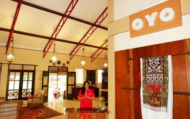 OYO 438 Cemara's Homestay