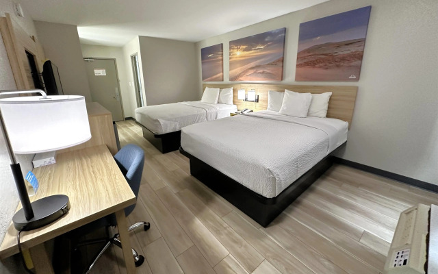 Days Inn by Wyndham Holland