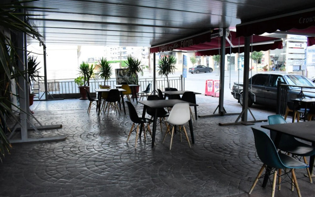 Crown Royal Hotel Tyr