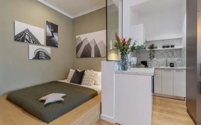 Modern Suite on Historic Calea Victoriei