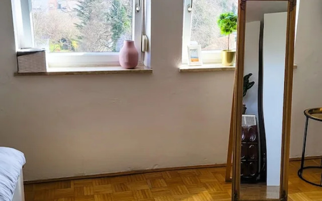 DG Links 40m 2-Zimmer Wohnung