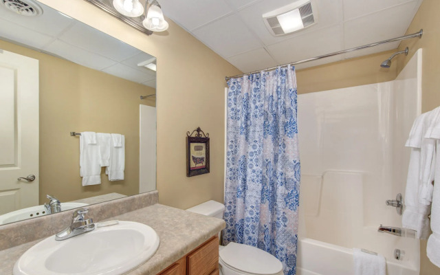 Creekside Tranquility Cedar Lodge 403