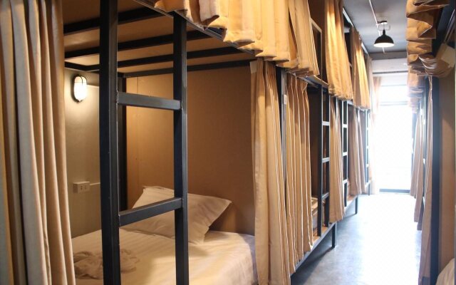My Box Hostel & Cafe