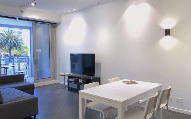 Pride Fawkner Apartments – Guest Rooms – Melbourne