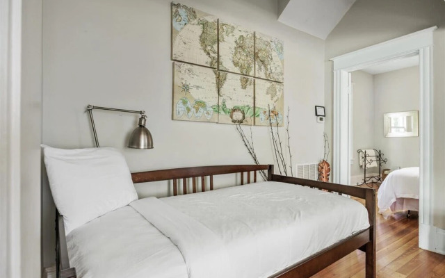 Casa Doble - Two Units, One Location!