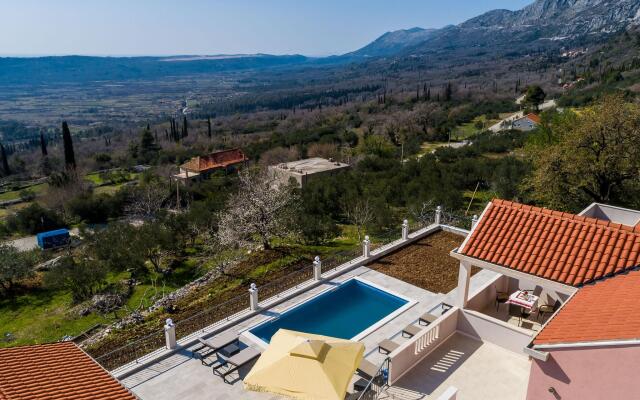 Villa in Gruda With Swimming Pool