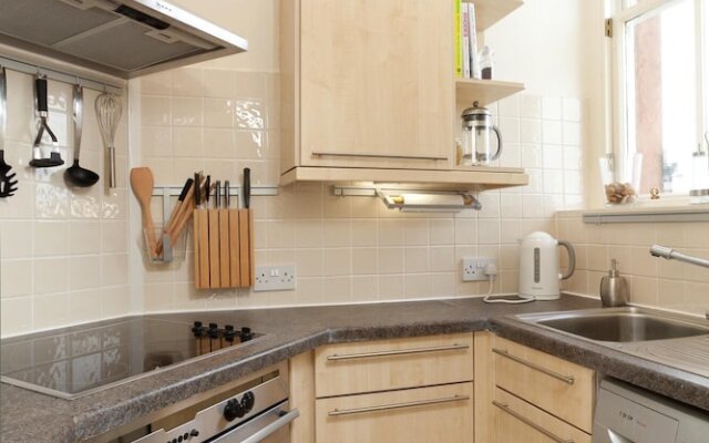 380 Charming one Bedroom Property in an Attractive Residential Area With Great Cafes Restaurants and Shops Nearby