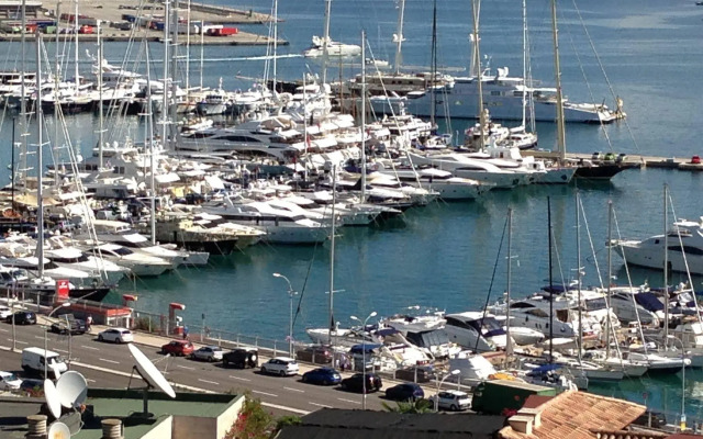 Yacht hotels