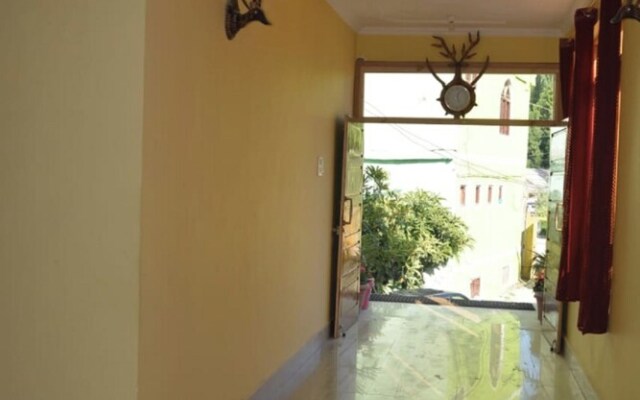 Goroomgo Nice One Palace Srinagar