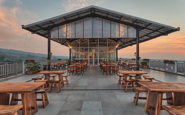 Le Eminence Puncak Hotel Convention & Resort