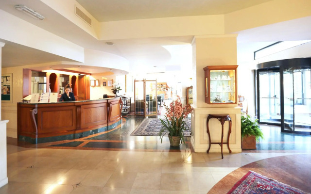 Hotel Savoy Palace