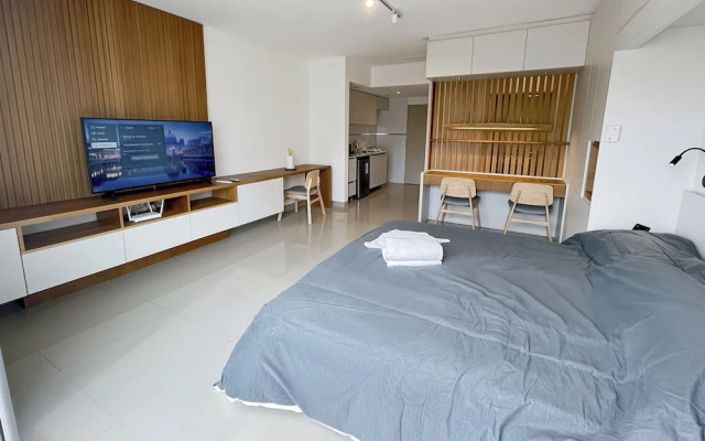 Studio Luxury Balcony Pool