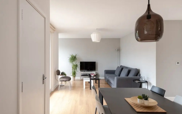 Guestready - Modern 2BR Flat With Large Balcony at East End